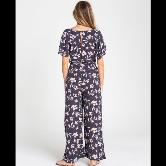 🤍Billabong Fluttering Heart Floral Jumpsuit - Picture 4 of 6